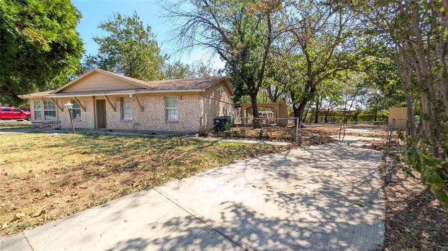 Property photo for 514 Campbell Lane, Denton, TX