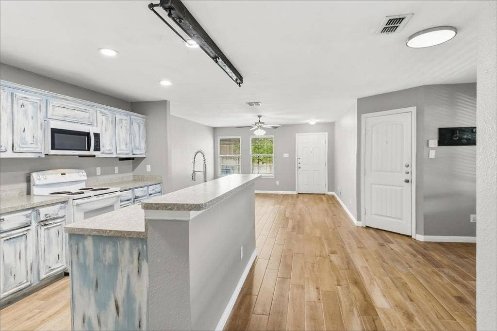 733 River Hill Lane, Fort Worth, TX 76114 733 River Hill Lane, Fort Worth, TX 76114