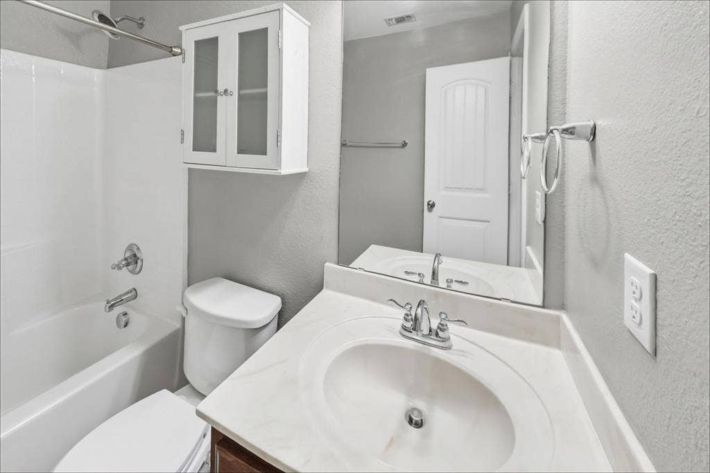 733 River Hill Lane, Fort Worth, TX 76114 733 River Hill Lane, Fort Worth, TX 76114