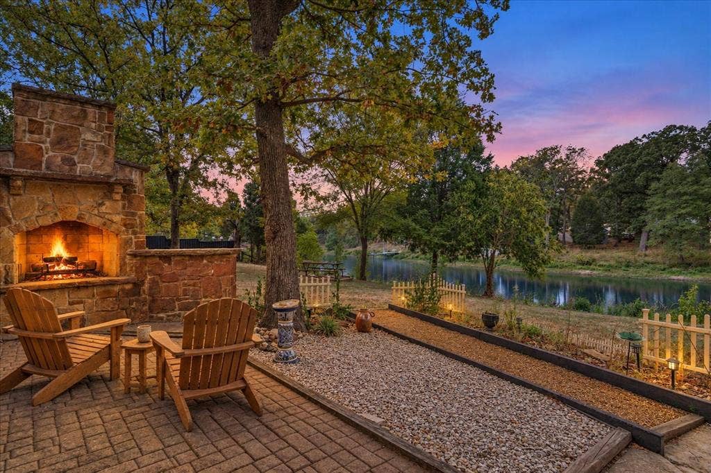 5650 Point Lavista, Malakoff, TX 75148 Virtually Staged