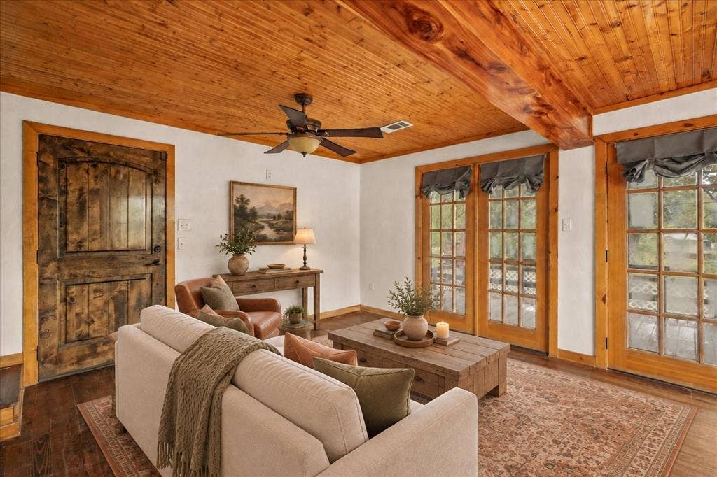 5650 Point Lavista, Malakoff, TX 75148 Virtually Staged
