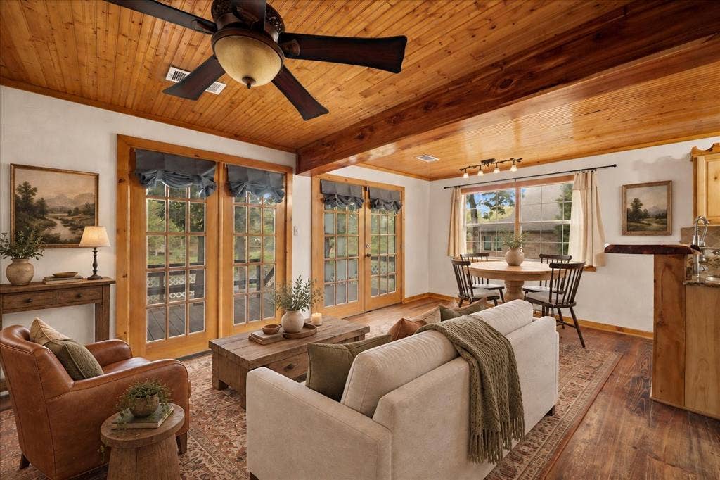 5650 Point Lavista, Malakoff, TX 75148 Virtually Staged