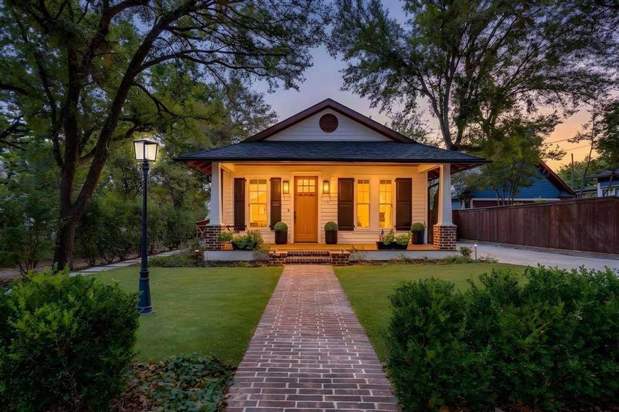 Property photo for 119 W Bluff Street, Granbury, TX