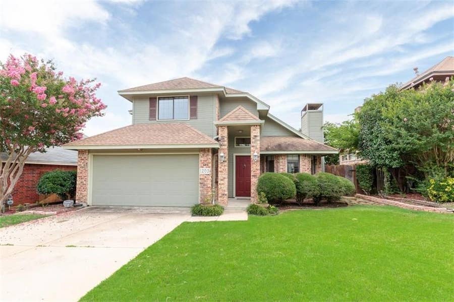 Property photo for 1203 Laurel Lane, Grapevine, TX