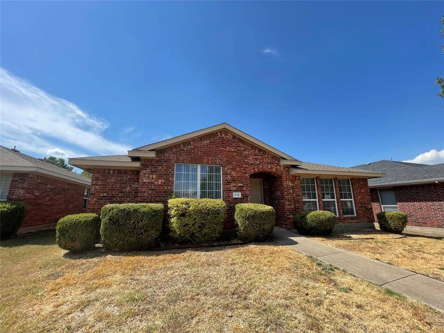 Property photo for 713 Horseshoe Court, DeSoto, TX