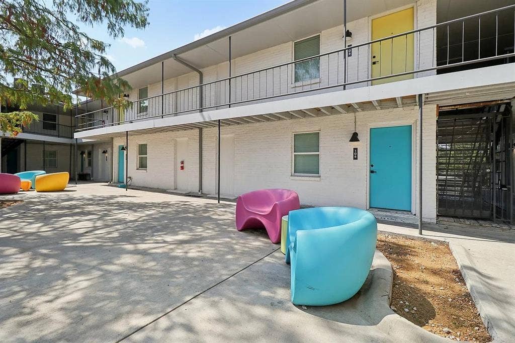 321 E 8th Street, #218, Dallas, TX 75203 321 E 8th Street, #218, Dallas, TX 75203