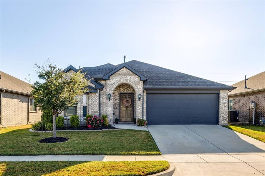 Property photo for 828 Foxtail Bend, Lavon, TX