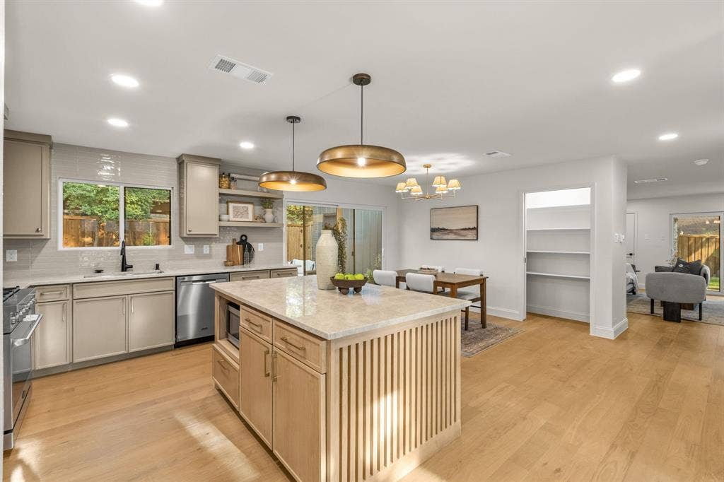 6530 Southpoint Drive, Dallas, TX 75248