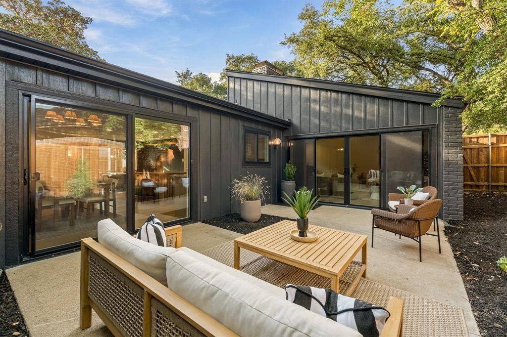 6530 Southpoint Drive, Dallas, TX 75248