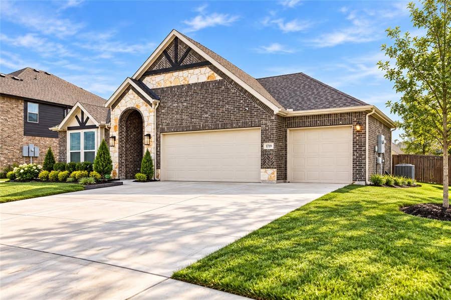 Property photo for 1719 Newport Lane, Cedar Hill, TX