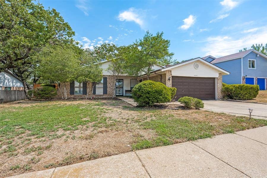 Property photo for 4237 Glen Springs Drive, Arlington, TX