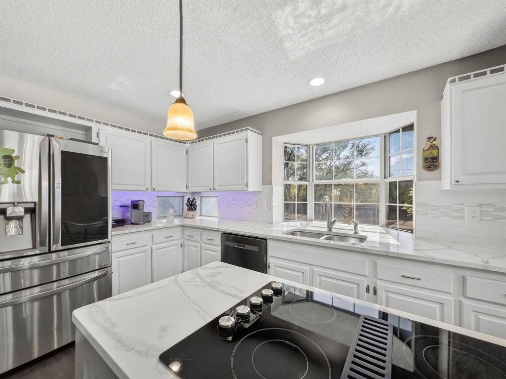 8304 Crystalwood Drive, Dallas, TX 75249 8304 Crystalwood Drive, Dallas, TX 75249