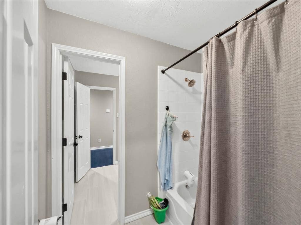 8304 Crystalwood Drive, Dallas, TX 75249 8304 Crystalwood Drive, Dallas, TX 75249