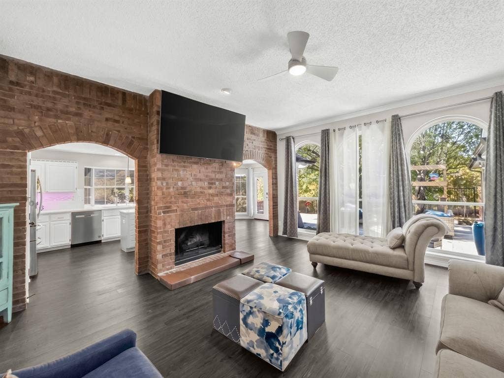 8304 Crystalwood Drive, Dallas, TX 75249 8304 Crystalwood Drive, Dallas, TX 75249