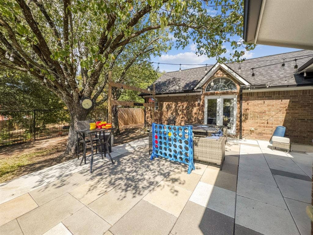 8304 Crystalwood Drive, Dallas, TX 75249 8304 Crystalwood Drive, Dallas, TX 75249