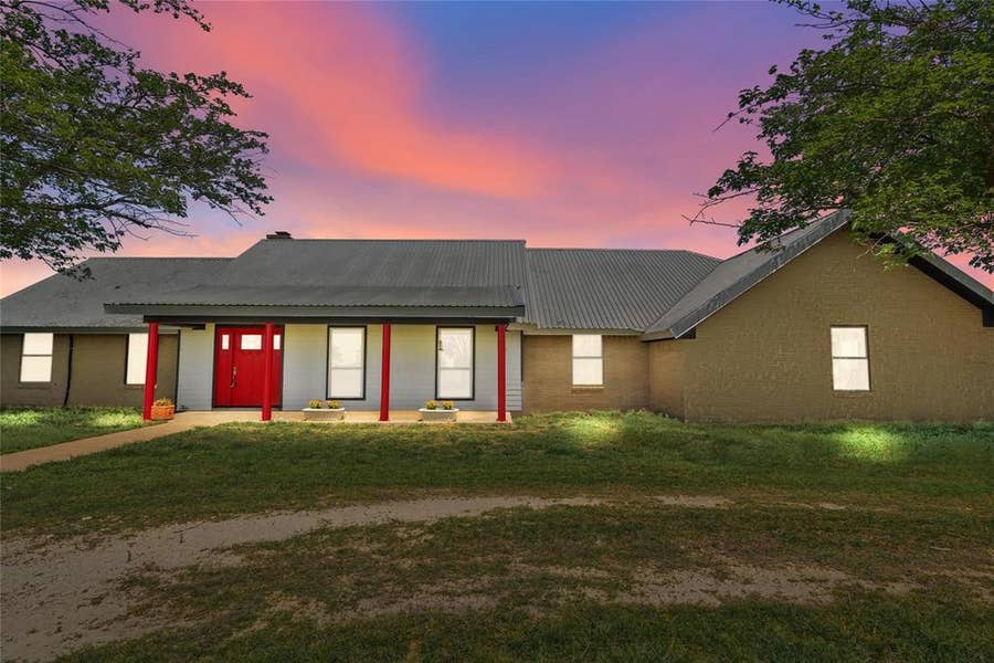 Property photo for 9518 County Road 913, Godley, TX