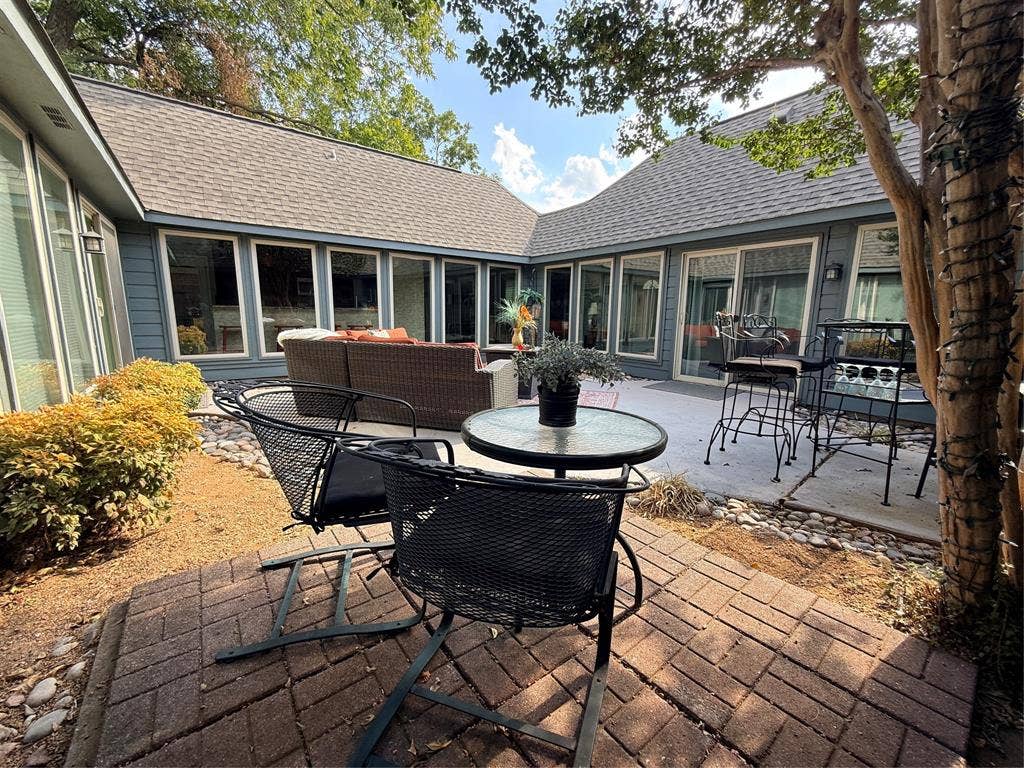 3220 Bandolino Lane, Plano, TX 75075 large courtyard in center of home, great for small children or pets