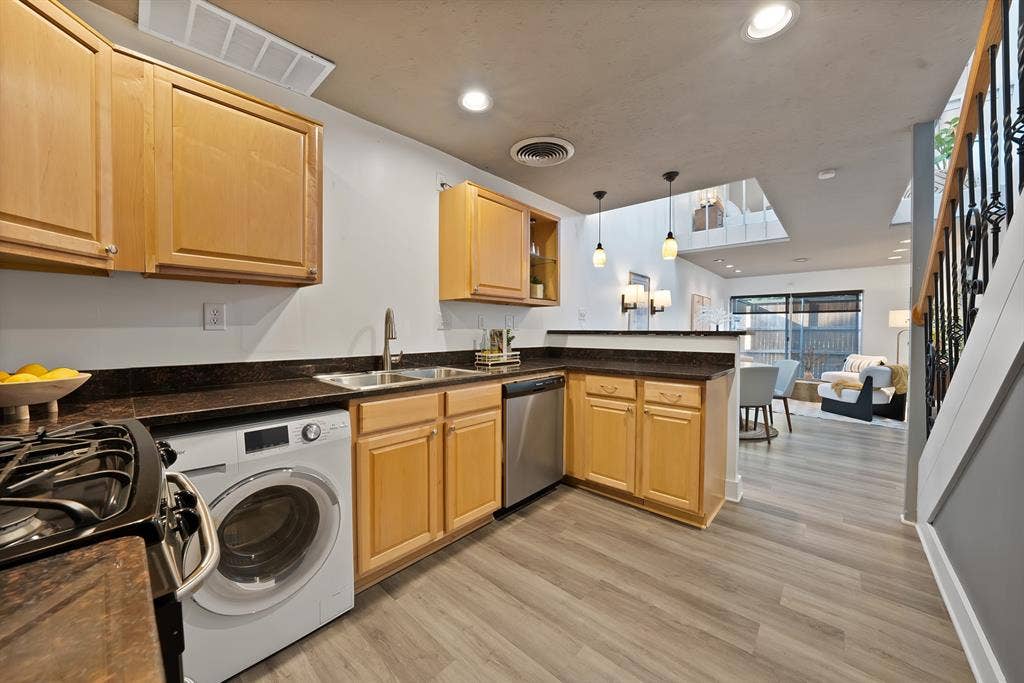4003 Gilbert Avenue, #10, Dallas, TX 75219 4003 Gilbert Avenue, #10, Dallas, TX 75219