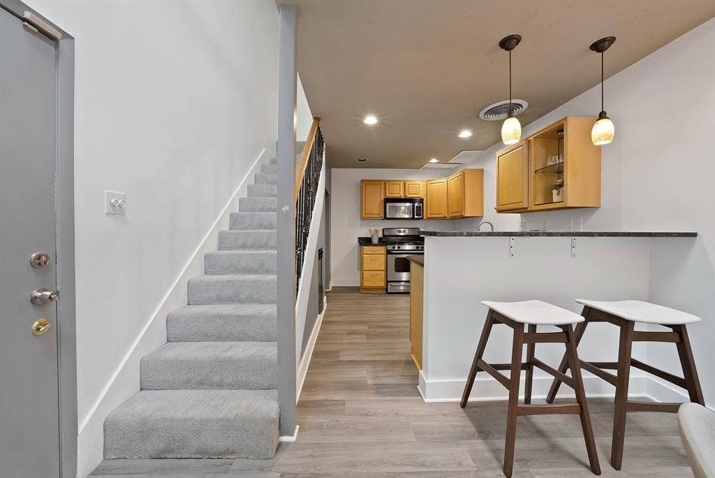 4003 Gilbert Avenue, #10, Dallas, TX 75219 4003 Gilbert Avenue, #10, Dallas, TX 75219