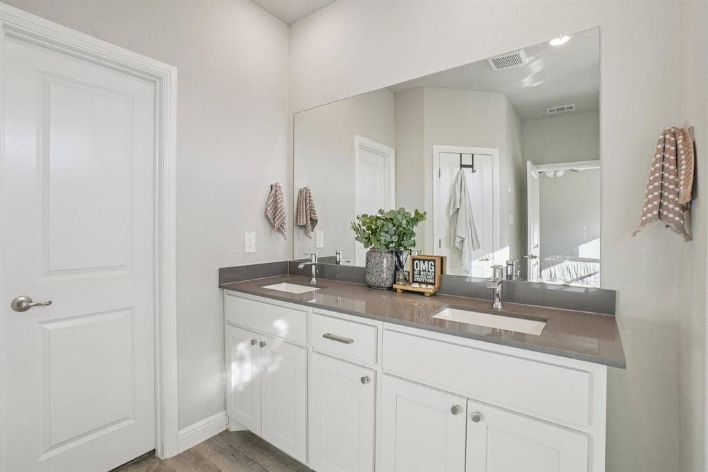 14005 Medusa Drive, Haslet, TX 76052 Primary bathroom