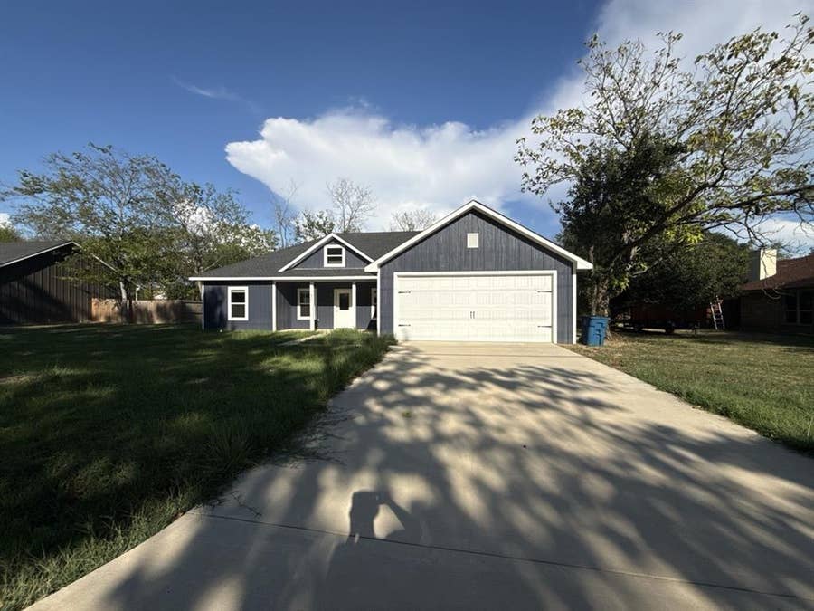 Property photo for 180 N Oak Place, Van, TX
