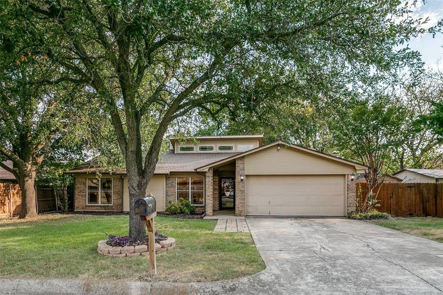 Property photo for 904 Dewey Scott Street, Benbrook, TX