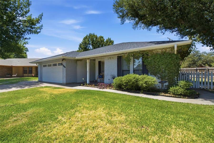 Property photo for 1406 Doral Court, Graham, TX