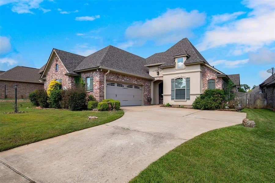 Property photo for 1013 Green Wood Circle, Haughton, LA