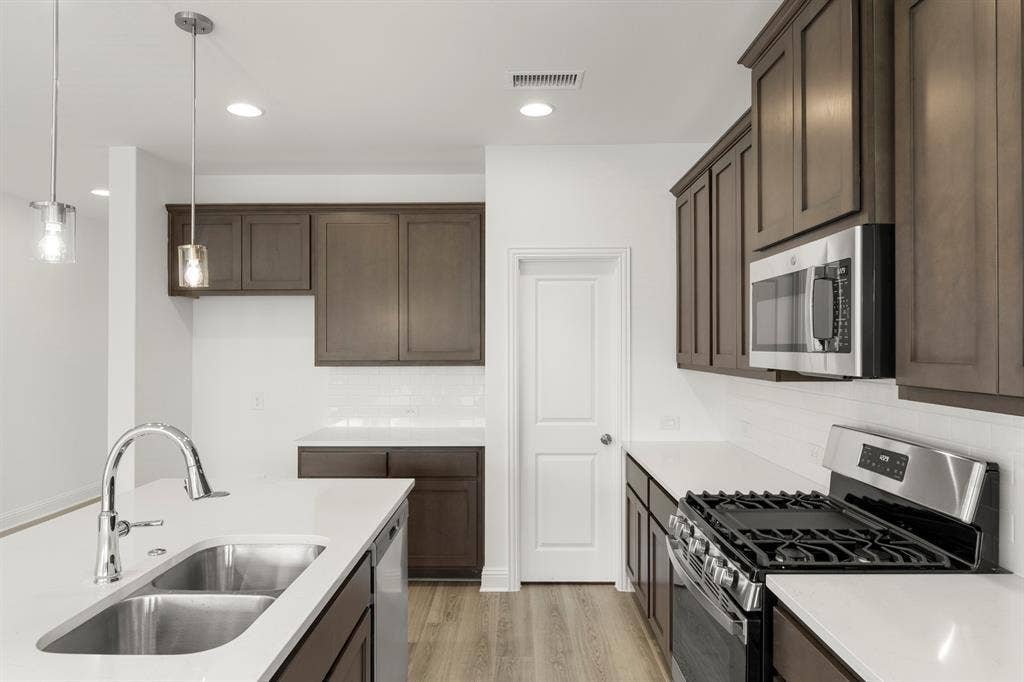 3103 Goldfinch Drive, Royse City, TX 75189 09. 3103 Goldfinch - Kitchen (3)