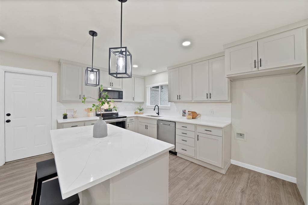 1715 Bradford Drive, Arlington, TX 76010 1715 Bradford Drive, Arlington, TX 76010