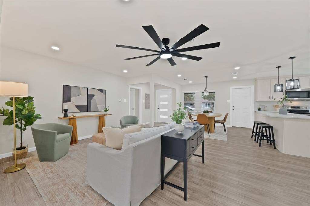 1715 Bradford Drive, Arlington, TX 76010 1715 Bradford Drive, Arlington, TX 76010