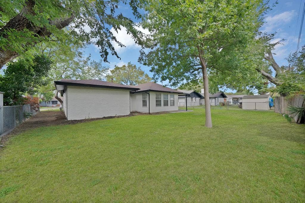 1715 Bradford Drive, Arlington, TX 76010 1715 Bradford Drive, Arlington, TX 76010