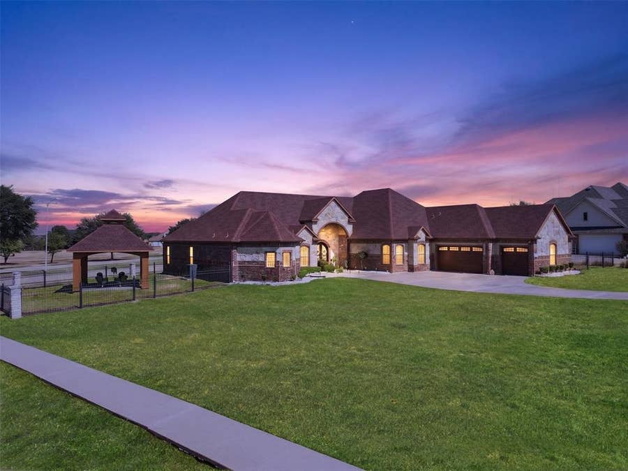Property photo for 2521 Garrett Court, Cedar Hill, TX