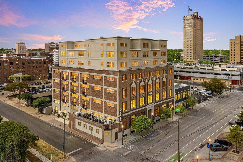 219 S 4th Street, #608, Waco, TX 76701 Behren's Condos