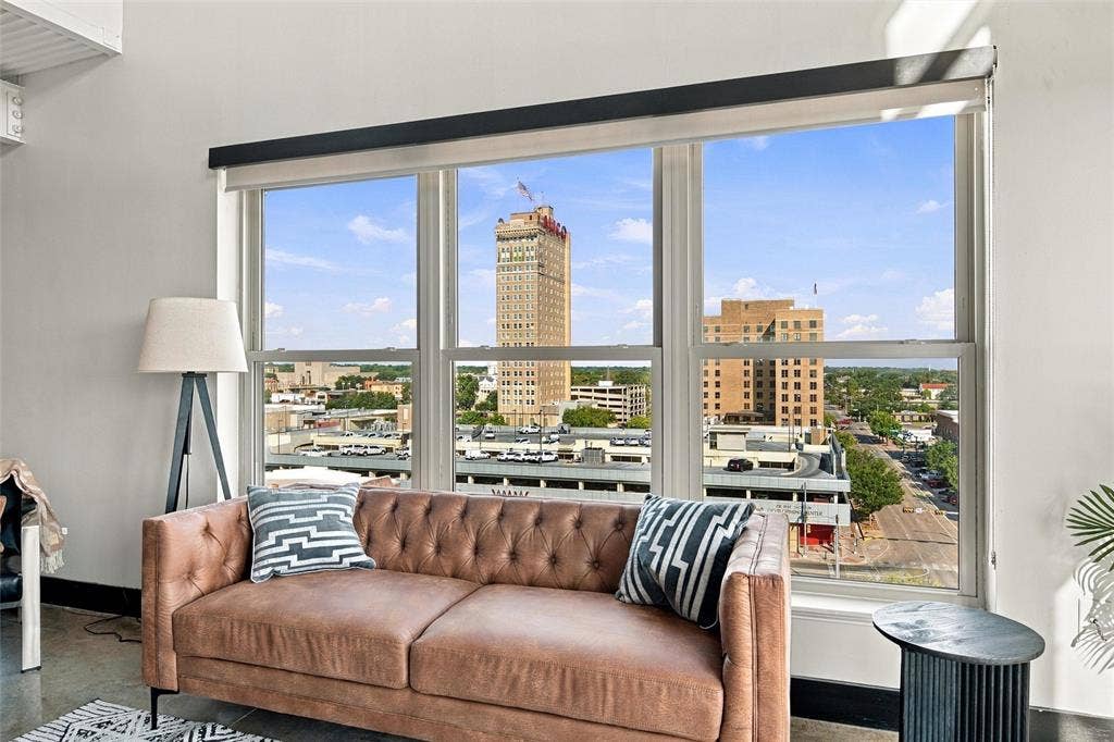 219 S 4th Street, #608, Waco, TX 76701 Expansive windows offering city views