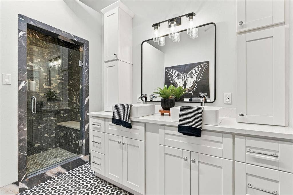 219 S 4th Street, #608, Waco, TX 76701 Dual white vessel sinks with individual faucets