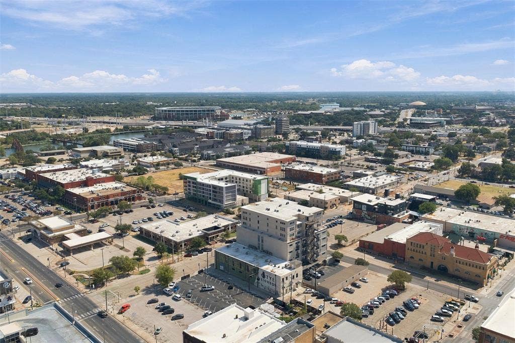 219 S 4th Street, #608, Waco, TX 76701 3 blocks from Brazos River & not far from McLane Stadium