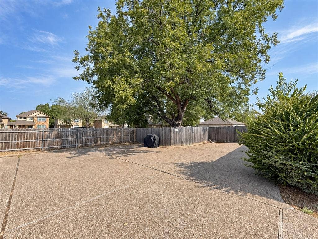 221 Gurley Lane, Waco, TX 76706 221 Gurley Lane, Waco, TX 76706