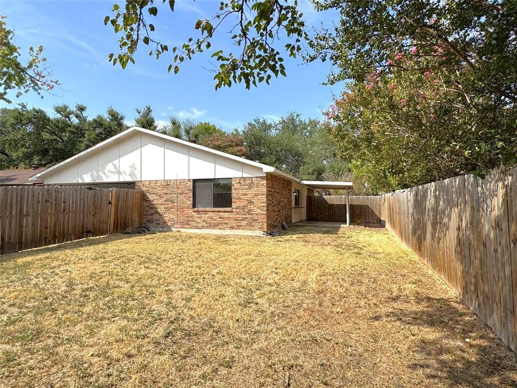 2525 Norway Drive, Garland, TX 75040 Spacious backyard