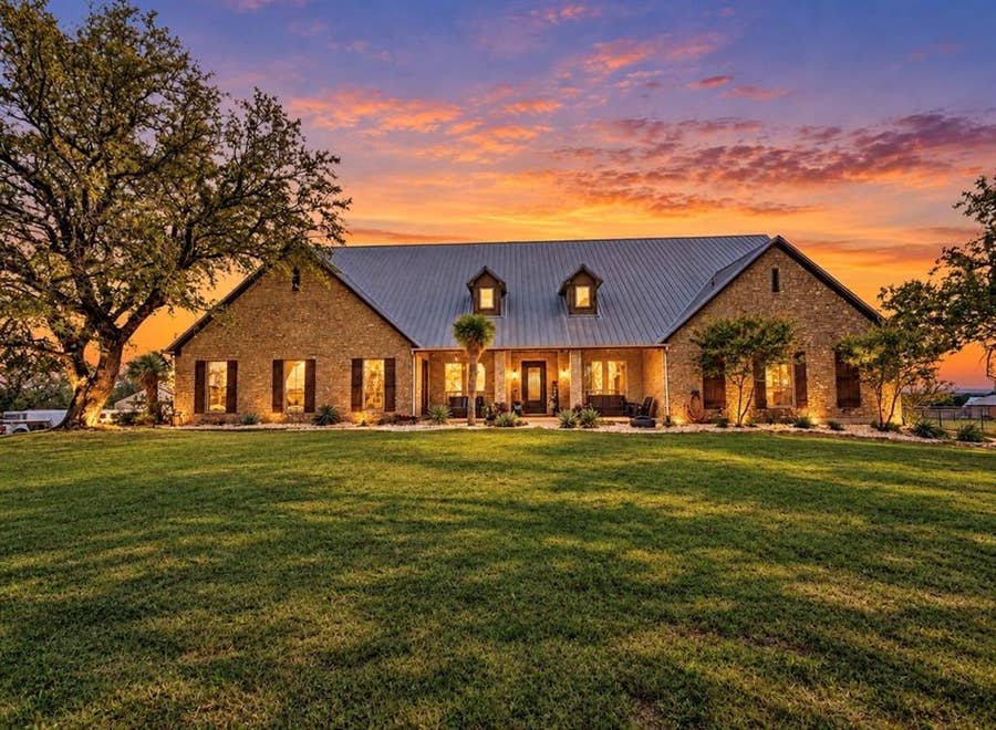 Property photo for 211 Silverado Drive, Weatherford, TX