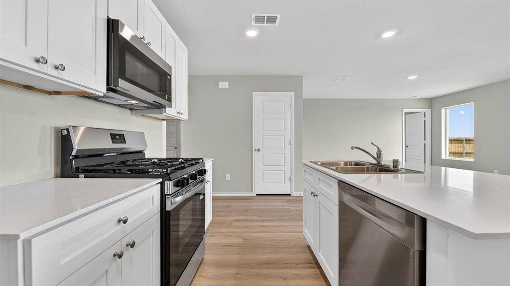 516 BABBLING BROOK Drive, Denton, TX 76259