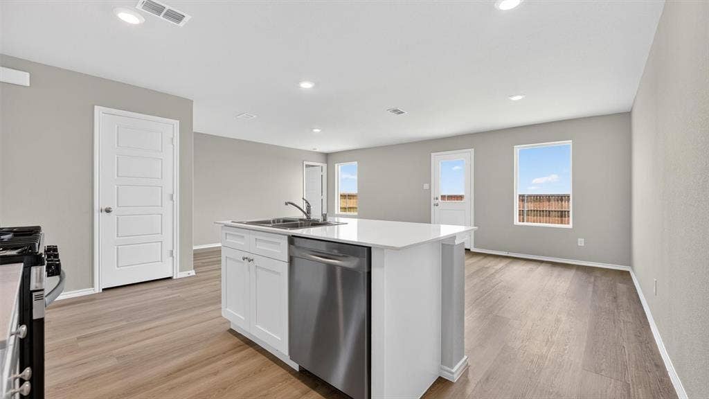 516 BABBLING BROOK Drive, Denton, TX 76259