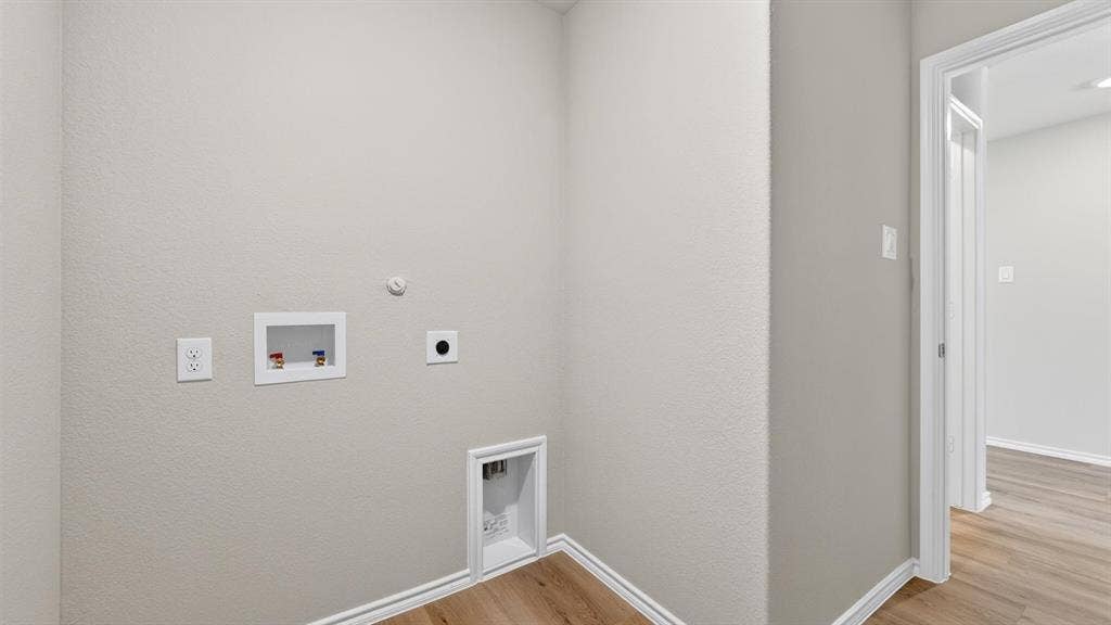 516 BABBLING BROOK Drive, Denton, TX 76259