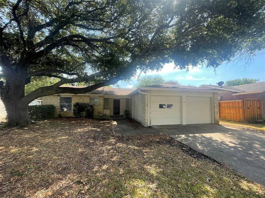 Property photo for 1418 Rockbrook Street, Lancaster, TX