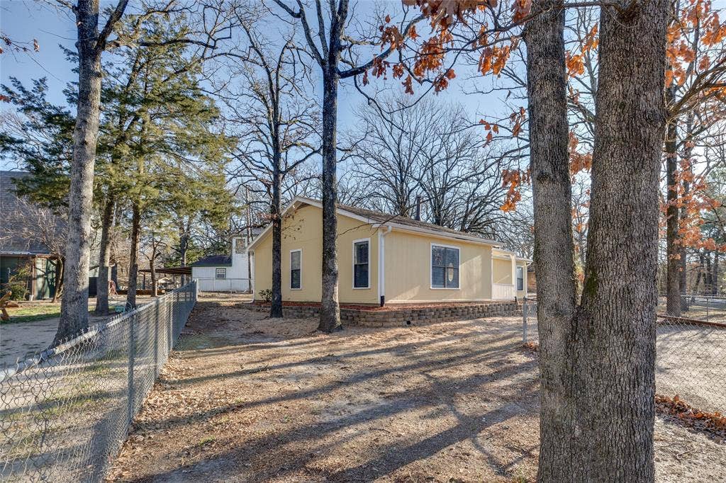157 Harborr Drive, Gun Barrel City, TX 75156 View of side of property