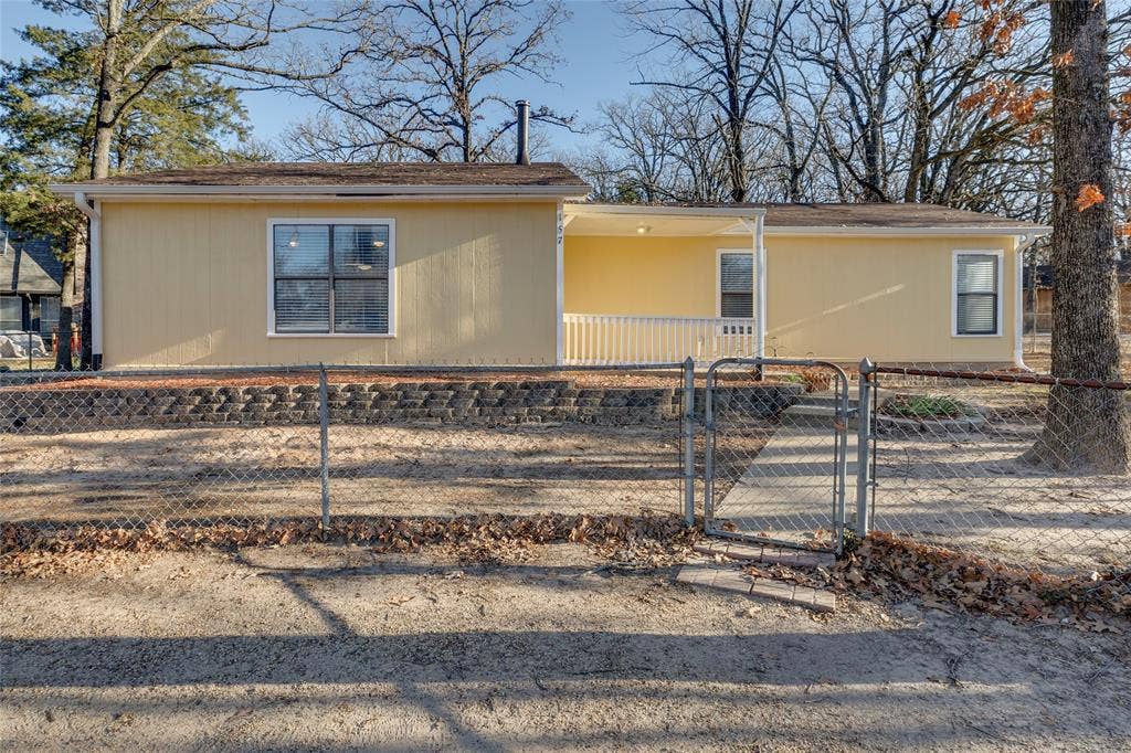 157 Harborr Drive, Gun Barrel City, TX 75156 View of front of house with a gate and a fenced front yard