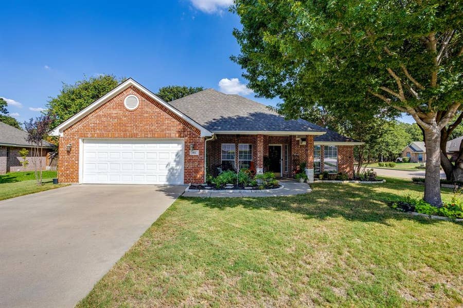 Property photo for 853 Royal Oak Lane, Burleson, TX