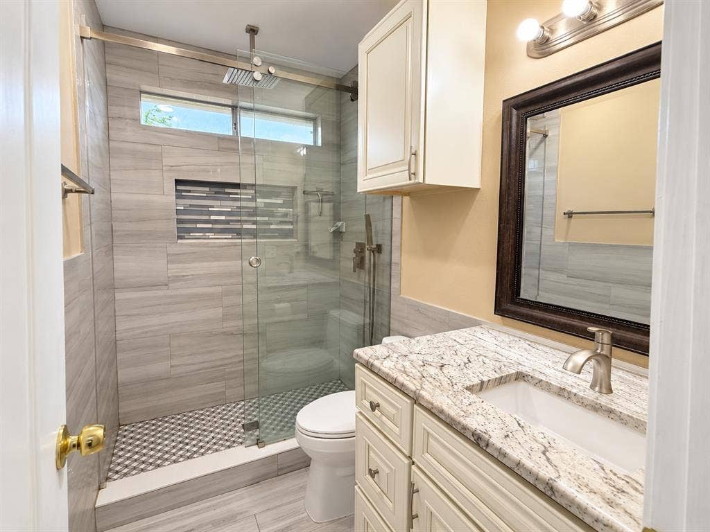 4221 Creekstone Drive, Plano, TX 75093 4221 Creekstone Drive, Plano, TX 75093