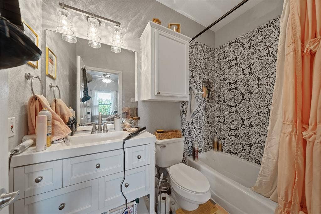 1301 James Avenue, Waco, TX 76706 1301 James Avenue, Waco, TX 76706