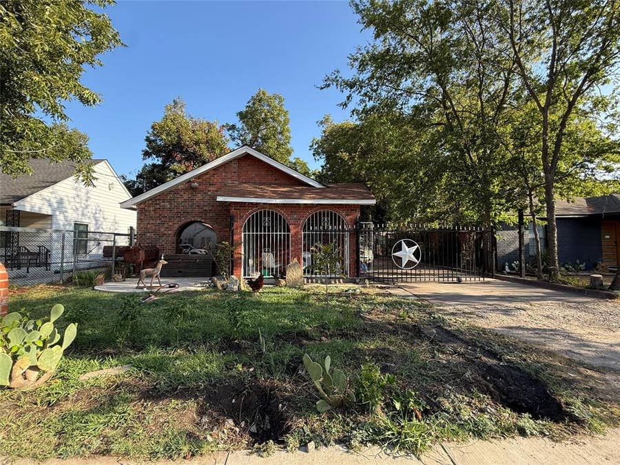 Property photo for 235 W Suffolk Avenue, Dallas, TX